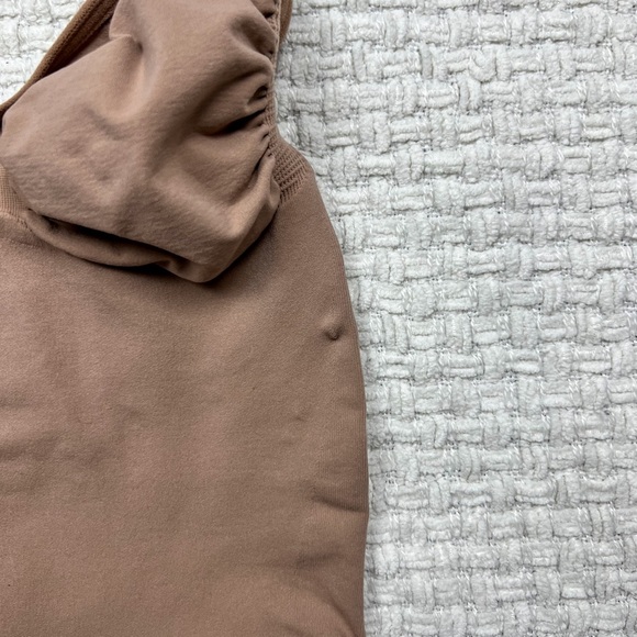 Skims Seamless Sculpt Thong Bodysuit - Picture 4 of 8